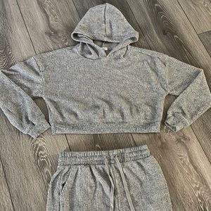 Junior gray crop top hoodie and jogger pants.